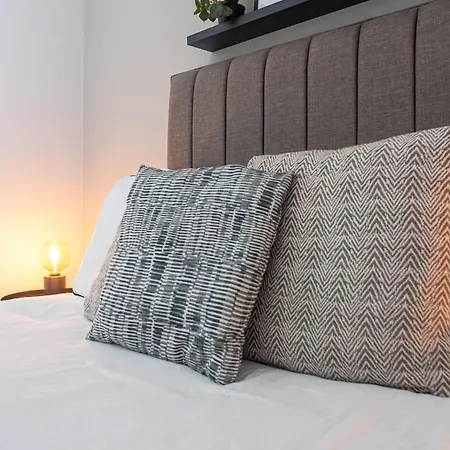 Stylish 2 Bedroom Free Parking *