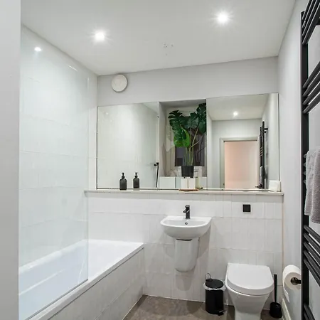 Apartment Stylish 2 Bedroom Free Parking